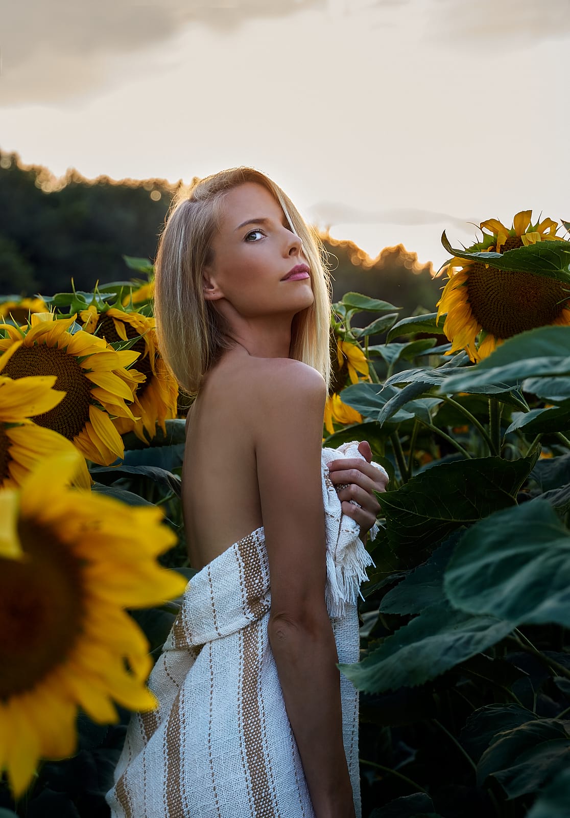 A Studio3 győri bérelhető fotóstúdiójának professzionális fotográfusa által készült Glamour fotózás képe 15